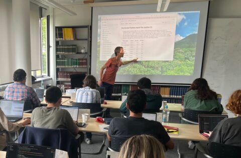 Zum Artikel "D. Silvestro teaching"